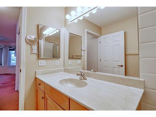 228 Valley Ridge Heights Nw, Calgary, AB - Indoor Photo Showing Bathroom