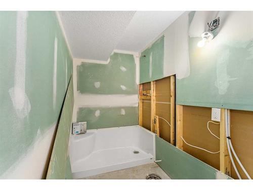 228 Copperpond Parade Se, Calgary, AB - Indoor Photo Showing Bathroom