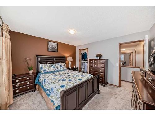 186 Everglen Crescent Sw, Calgary, AB - Indoor Photo Showing Bedroom