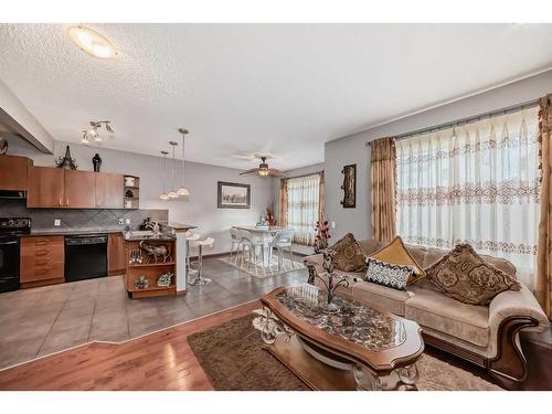 186 Everglen Crescent Sw, Calgary, AB - Indoor Photo Showing Living Room