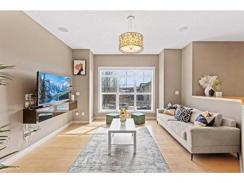 9058 14 Avenue Sw, Calgary, AB - Indoor Photo Showing Living Room