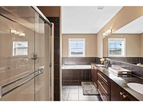 9058 14 Avenue Sw, Calgary, AB - Indoor Photo Showing Bathroom