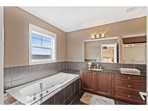 9058 14 Avenue Sw, Calgary, AB - Indoor Photo Showing Bathroom