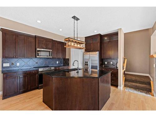 9058 14 Avenue Sw, Calgary, AB - Indoor Photo Showing Kitchen