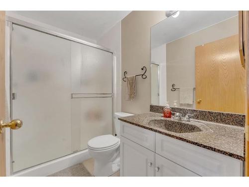 226 Hawkstone Manor Nw, Calgary, AB - Indoor Photo Showing Bathroom