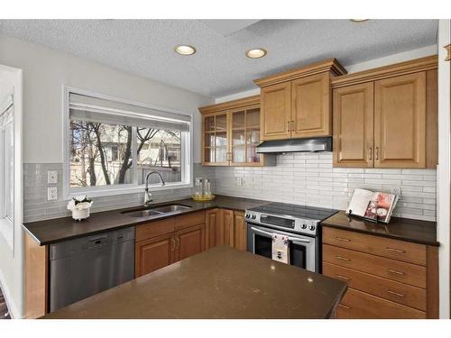 186 Everwillow Close Sw, Calgary, AB - Indoor Photo Showing Kitchen With Double Sink