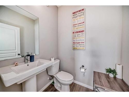 926 Mahogany Boulevard Se, Calgary, AB - Indoor Photo Showing Bathroom