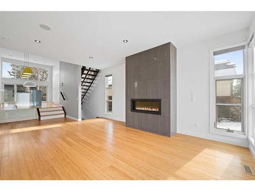 818 23 Avenue Nw, Calgary, AB - Indoor Photo Showing Living Room With Fireplace