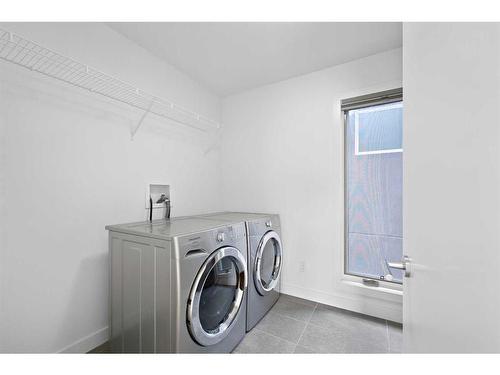 818 23 Avenue Nw, Calgary, AB - Indoor Photo Showing Laundry Room