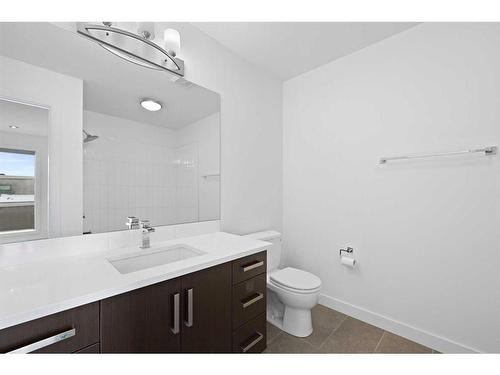 818 23 Avenue Nw, Calgary, AB - Indoor Photo Showing Bathroom