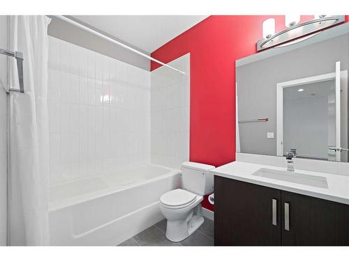818 23 Avenue Nw, Calgary, AB - Indoor Photo Showing Bathroom