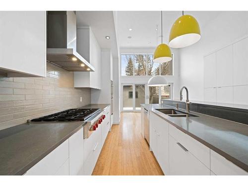 818 23 Avenue Nw, Calgary, AB - Indoor Photo Showing Kitchen With Double Sink With Upgraded Kitchen