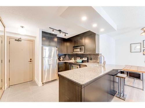 405-812 14 Avenue Sw, Calgary, AB - Indoor Photo Showing Kitchen With Stainless Steel Kitchen With Upgraded Kitchen