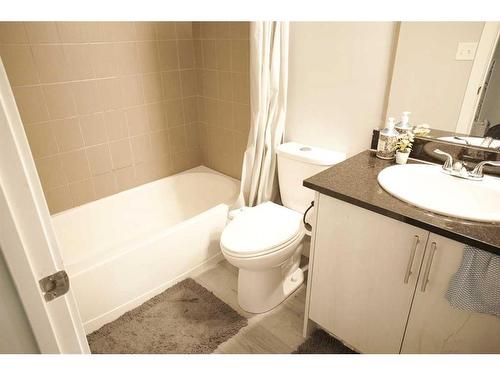 117-7130 80 Avenue Ne, Calgary, AB - Indoor Photo Showing Bathroom