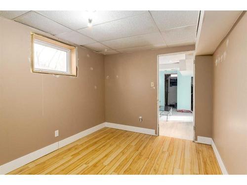 427 53 Avenue Sw, Calgary, AB - Indoor Photo Showing Other Room