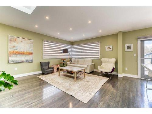 47 Haddock Road Sw, Calgary, AB - Indoor Photo Showing Living Room