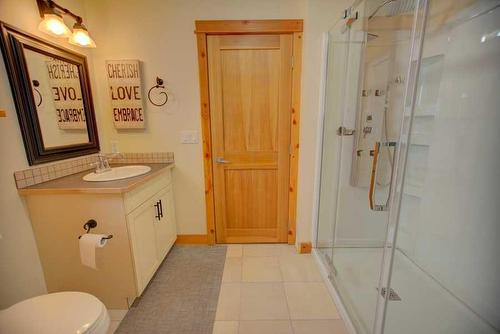 13501 20 Avenue, Blairmore, AB - Indoor Photo Showing Bathroom