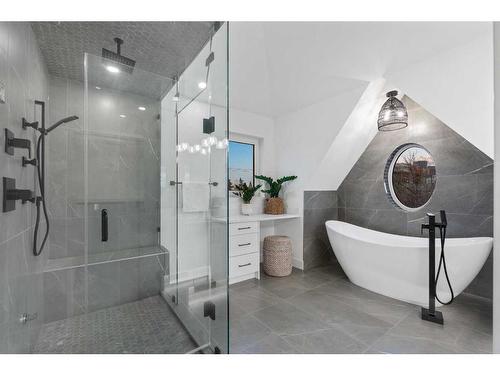 110 11A Street Ne, Calgary, AB - Indoor Photo Showing Bathroom