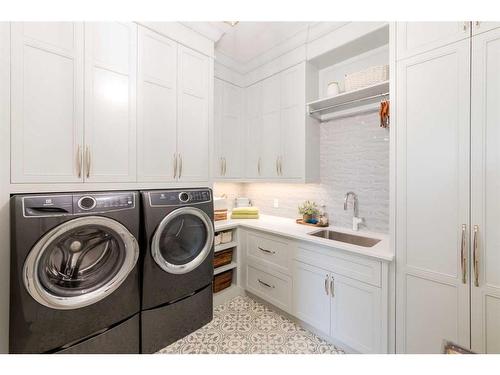 9 Timberline Way Sw, Calgary, AB - Indoor Photo Showing Laundry Room