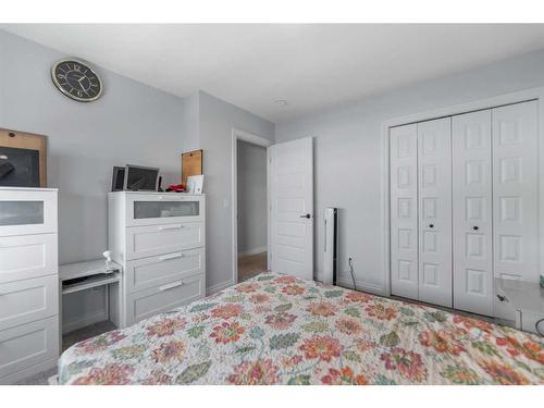 932 Bayview Rise Sw, Airdrie, AB - Indoor Photo Showing Bedroom