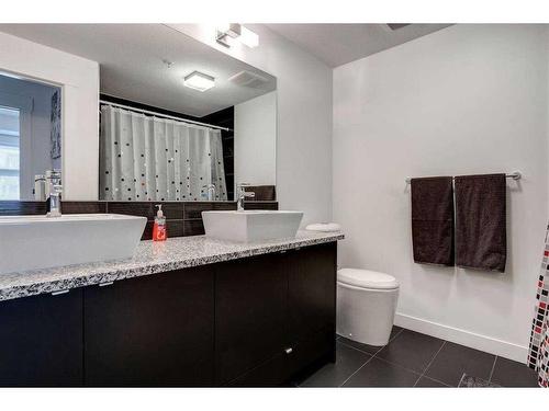104-15 Aspenmont Heights Sw, Calgary, AB - Indoor Photo Showing Bathroom