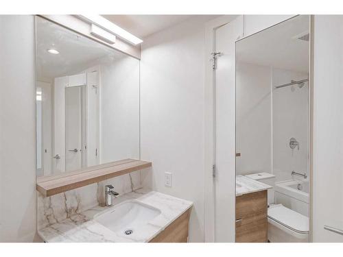 403-138 Waterfront Court Sw, Calgary, AB - Indoor Photo Showing Bathroom