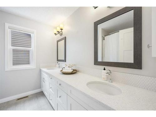 260 Paint Horse Drive, Cochrane, AB - Indoor Photo Showing Laundry Room