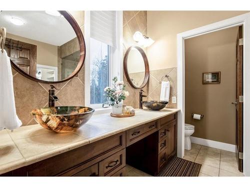 644 Wilderness Drive Se, Calgary, AB - Indoor Photo Showing Bathroom