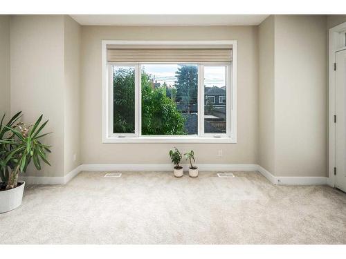 2116 15 Street Sw, Calgary, AB - Indoor Photo Showing Other Room