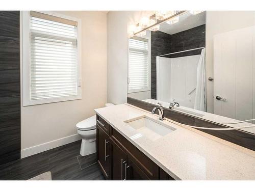 2116 15 Street Sw, Calgary, AB - Indoor Photo Showing Bathroom