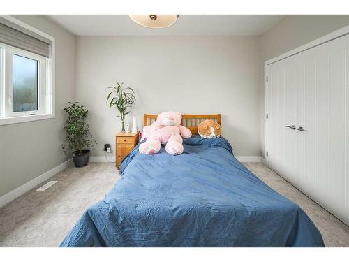 2116 15 Street Sw, Calgary, AB - Indoor Photo Showing Bedroom