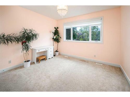 2116 15 Street Sw, Calgary, AB - Indoor Photo Showing Other Room