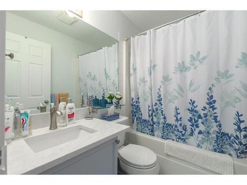 408-128 Centre Avenue, Cochrane, AB - Indoor Photo Showing Bathroom