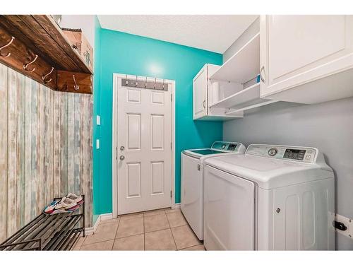 121 Magenta Crescent, Chestermere, AB - Indoor Photo Showing Laundry Room