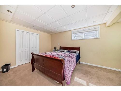 121 Magenta Crescent, Chestermere, AB - Indoor Photo Showing Bedroom