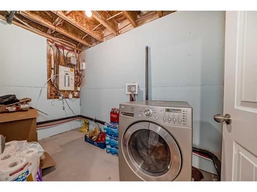 121 Magenta Crescent, Chestermere, AB - Indoor Photo Showing Laundry Room