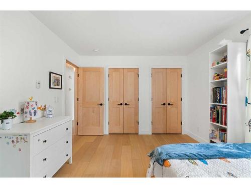 260011 Range Road 25, Rural Rocky View County, AB - Indoor Photo Showing Bedroom
