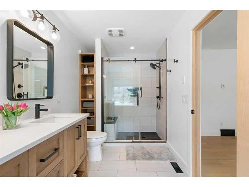 260011 Range Road 25, Rural Rocky View County, AB - Indoor Photo Showing Bathroom