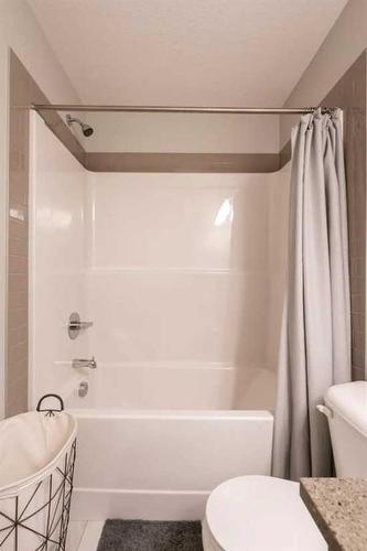 118-19500 37 Street, Calgary, AB - Indoor Photo Showing Bathroom