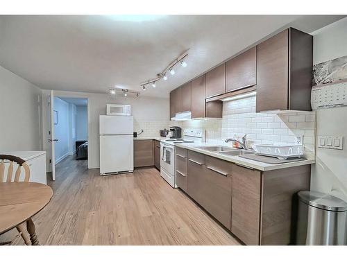 2612 32 Avenue Sw, Calgary, AB - Indoor Photo Showing Kitchen With Double Sink