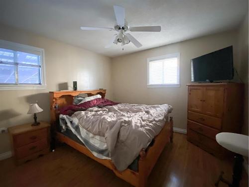 5134 49 Street, Olds, AB - Indoor Photo Showing Bedroom