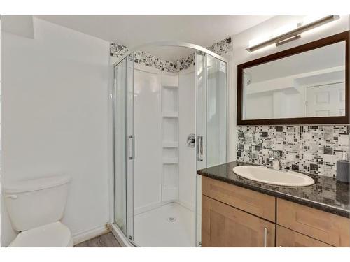 2302 16A Street Sw, Calgary, AB - Indoor Photo Showing Bathroom