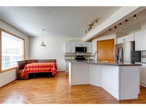 24 Somerset Park Sw, Calgary, AB - Indoor Photo Showing Kitchen