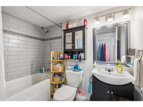 B-105 Stanley Avenue, Okotoks, AB - Indoor Photo Showing Bathroom