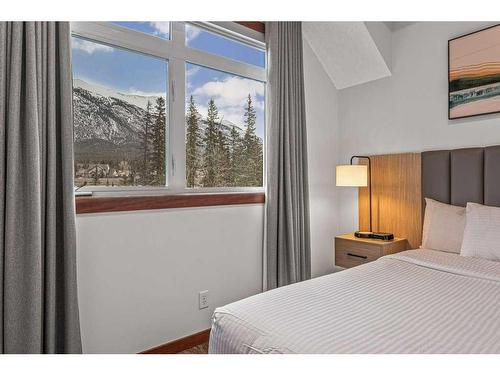 410-170 Kananaskis Way, Canmore, AB - Indoor Photo Showing Bedroom