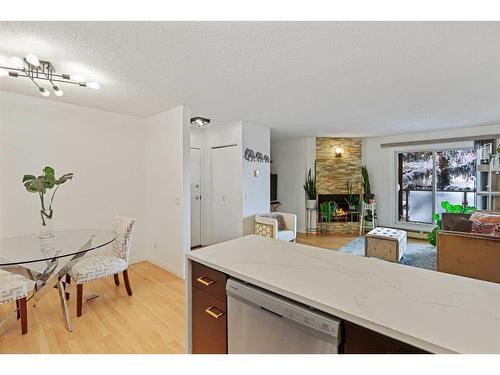 32-2632 Edenwold Heights Nw, Calgary, AB - Indoor Photo Showing Other Room