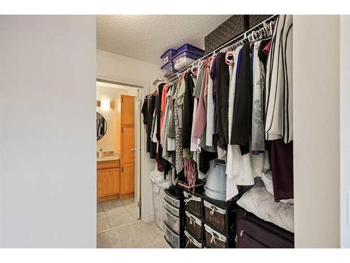32-2632 Edenwold Heights Nw, Calgary, AB - Indoor With Storage