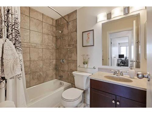 32-2632 Edenwold Heights Nw, Calgary, AB - Indoor Photo Showing Bathroom