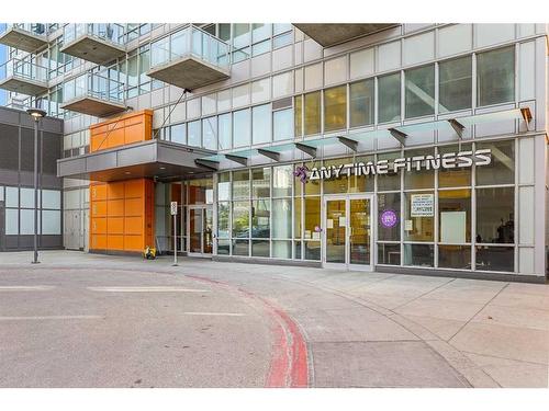 202-3830 Brentwood Road Nw, Calgary, AB - Outdoor