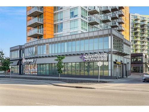 202-3830 Brentwood Road Nw, Calgary, AB - Outdoor